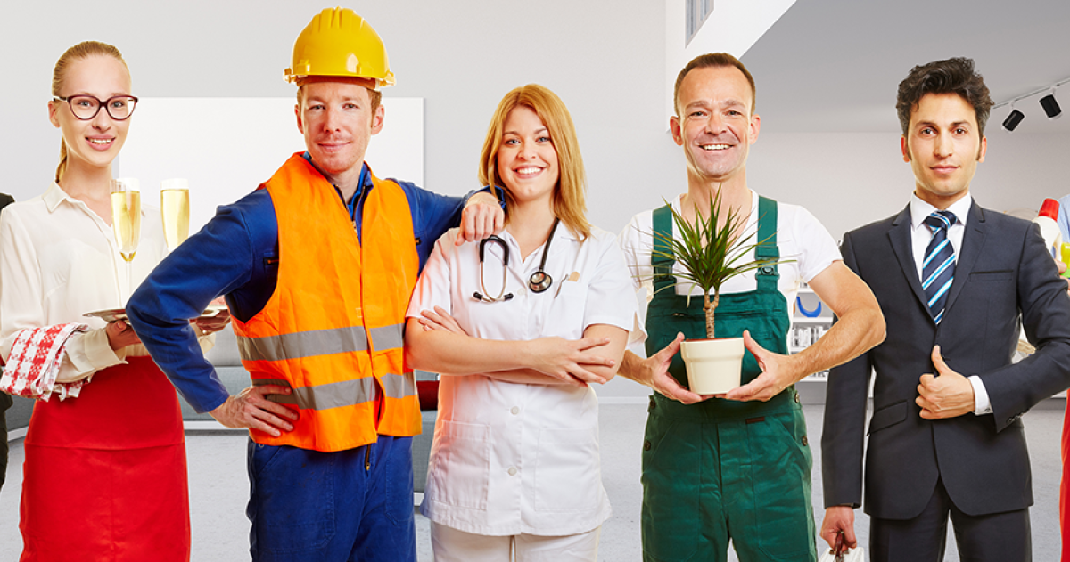 Bedrijfsarts samen met medewerkers uit verschillende branches