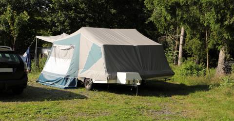 Vouwwagen op een camping